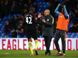 Guardiola Tak Akan Pasang Toure sebagai Bek Tengah