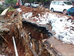 Jalan di Patra Kuningan Longsor, Besok Ditutup