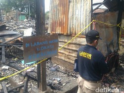 Selidiki Penyebab Kebakaran, Polisi Olah TKP Pasar Waru Semarang