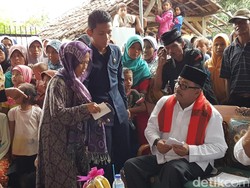 Ibu Sakiyah Curhat di Kampanye Rano-Embay: Minta Bantuan, Rumah Mau Roboh