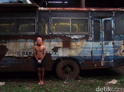 Sardono dalam Fabriek Fikr 2