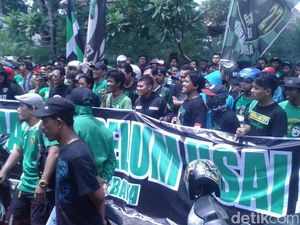Gara-gara Tertibkan Spanduk Protes PSSI, Satpol PP Surabaya Didemo Bonek