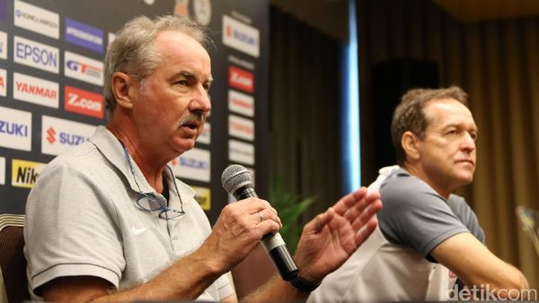 Alfred Riedl Jumpa Pers Jelang Lawan Filipina