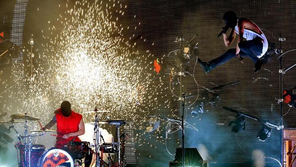 Aksi Para Penampil di American Music Awards 2016