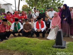 Rano-Embay Berziarah ke Makam Gubernur Pertama Banten Djoko Munandar