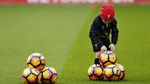 Foto-foto Terbaik Premier League Pekan 12: Comeback Toure dan Mourinho vs Wenger
