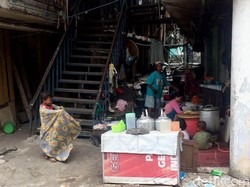 Cerita Roliyah Terpaksa Bertahan di Rusun Penjaringan yang Terbengkalai