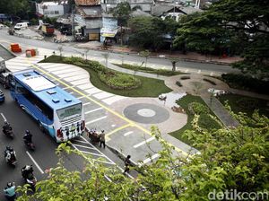 Bersih dan Asrinya Trotoar Jalan Jati Baru Bersih dan Asrinya Trotoar Jalan Jati Baru