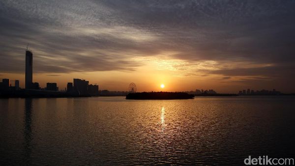 Indahnya Matahari Terbit Di Danau Jinji Suzhou