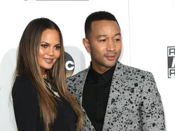Chrissy Teigen dan John Legend Mengaku Pernah Bercinta di Ruang Ganti