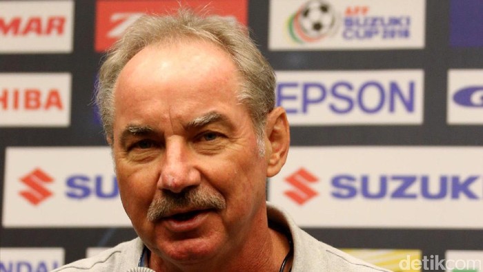 Tim nasional Indonesia akan berhadapan dengan tuan rumah Filipina di Piala AFF, Selasa (22/11/2016) besok. Jelang laga tersebut, pelatih dari kedua negara, Alfred Riedl dan Thomas Dolley menggelar konferensi pers di Novotel Hotel, Manila , Senin (21/11/2016).
