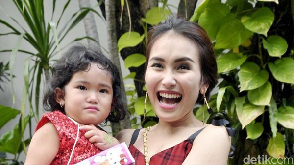 Ayu Ting Ting Tampil Kompak Bersama Bilqis