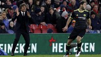 Antonio Conte memberikan pengarahan kepada para pemain Chelsea. Lee Smith/Reuters/detikFoto.
