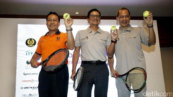 Ratusan Petenis Ramaikan Turnamen Tenis Combiphar Open