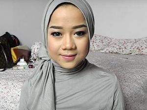 Tutorial Hijab Kondangan dengan Bahan Kaos