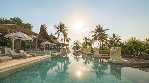 'Beach Club' Rumah Bambu Berpemandangan Samudera Hindia