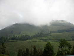 Terhalang Kabut Saat Mendaki Gunung Sipiso-Piso