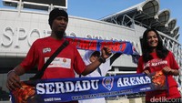 Meskipun tak terlalu banyak mereka tetap semangat memberikan support kepada Skuat Garuda di Philippine Sport Stadium.