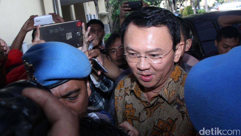 Ahok Diperiksa Sebagai Tersangka Ahok Diperiksa Sebagai Tersangka