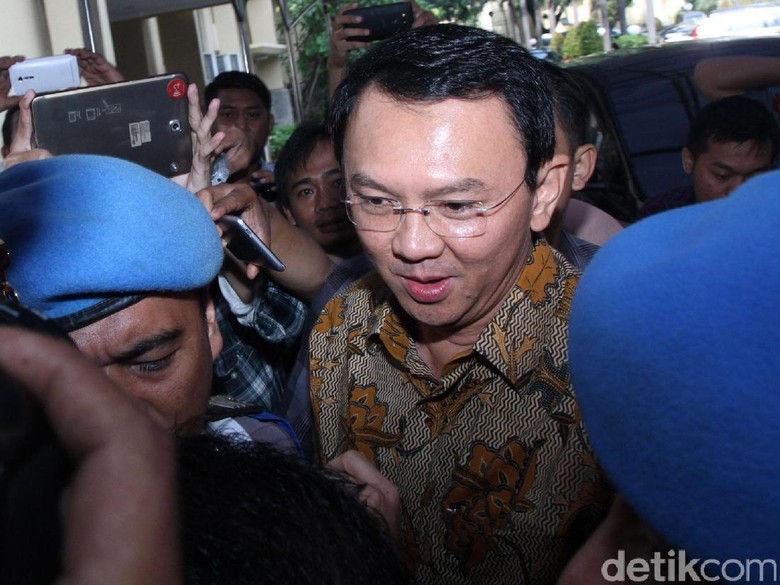 Ahok Diperiksa Perdana Sebagai Tersangka, Ini Doa dan Nasihat Ibunda