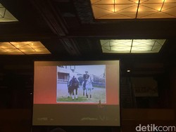 Di Hadapan Para Bankir, Jokowi Pamer Foto Berkuda Bersama Prabowo