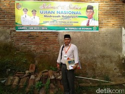 Kisah Bekas Pedagang Asongan yang Sukses Dirikan Belasan Sekolah Gratis
