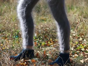 Legging Aneh dari Bulu Kambing Ini Sedang Diburu di Situs Belanja Online