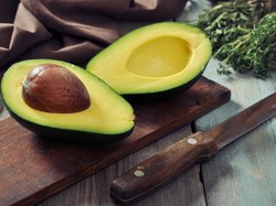 Biji Alpukat Jangan Langsung Dibuang, Begini Manfaatnya yang Tak Disangka-sangka