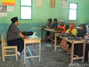 Dirikan Sekolah Gratis, Bekas Pedagang Asongan Ini Banyak dapat Cibiran Dirikan Sekolah Gratis, Bekas Pedagang Asongan Ini Banyak dapat Cibiran