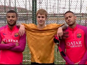 Mampir ke Latihan Barca, Justin Bieber Duel dengan Neymar dan Rafinha