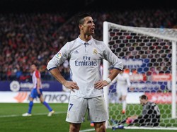 06-08-03, Sepatu Spesial Ronaldo di Estadio Jose Alvalade