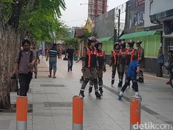 Keren, di Surabaya Ada Tim Undur-Undur Penjaga Pedestrian