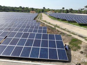 Listrik dari Matahari di Arab Lebih Murah dari RI, Ini Penjelasan Pengusaha