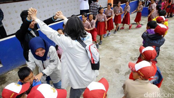 Keseruan Risers Bersama Siswa SDN 1 Ngadas