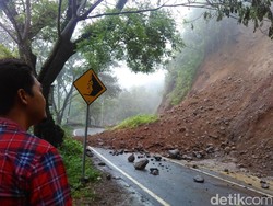 Jalur Trenggalek- Ponorogo Tertutup Total Akibat Longsor