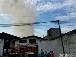 Pabrik Teh di Jalan Raya Sukabumi-Bogor Terbakar
