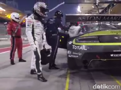 Keren! Mannequin Challenge ala Tim Balap Aston Martin