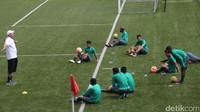 Andik Vermansah dan Evan Dimas Darmono terlihat bergabung dengan tim yang melakukan recovery.