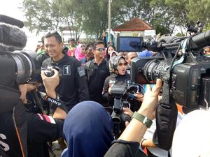 Setelah Anies, Giliran Agus-Sylvi yang Blusukan di Kepulauan Seribu