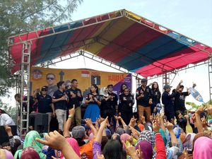 Annisa Pohan Nyanyi, Agus-Sylvi Goyang Dumang di Pulau Kelapa