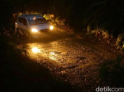 Mengintip Matahari Terbit di Gunung Bromo