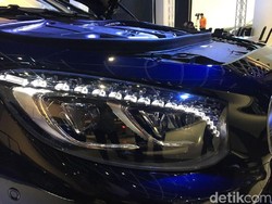 Lampu Depan Mobil Mercy Ini Berhiaskan 94 Kristal Swarovski
