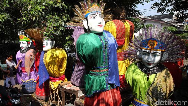 Melihat Kampung Ondel-ondel di Kramat Pulo