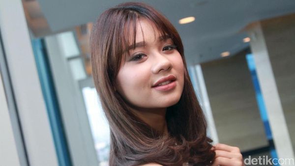 Senyuman Manis Amanda Zevannya, Bikin Deg-degan