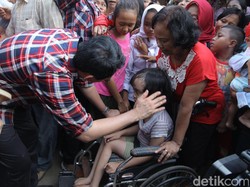 Blusukan ke Pulomas, Ahok Beri Semangat ke Anak Hidrosefalus