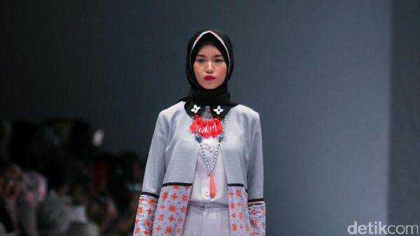 Foto: Koleksi Zaskia Sungkar di Jakarta Fashion Week 2017