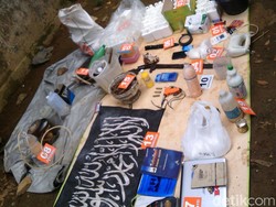 Ini Penampakan Barang Bukti yang Disita dari Terduga Teroris di Majalengka