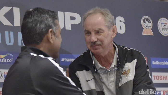 Riedl Prediksikan Laga Terbuka dengan Singapura