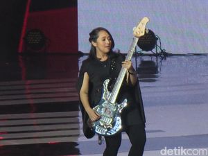 Kisah Cinta Chua Kotak di Emperan Toko