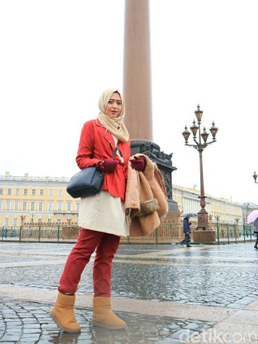Foto: Gaya OOTD Hijab Saat Musim Dingin Ala Natasha Farani di Rusia